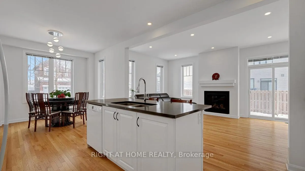 Photo 3 of 22 Dalkey Way, Ottawa, Barrhaven - Half Moon Bay — HOMEH