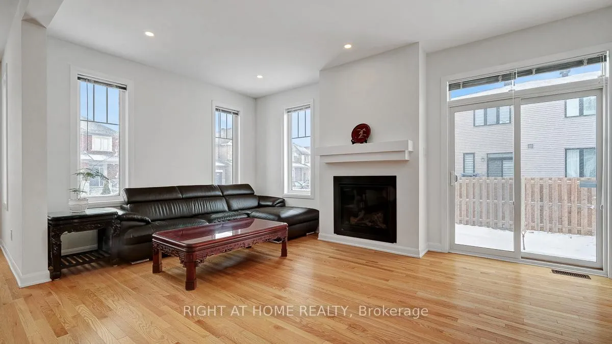 Photo 4 of 22 Dalkey Way, Ottawa, Barrhaven - Half Moon Bay — HOMEH