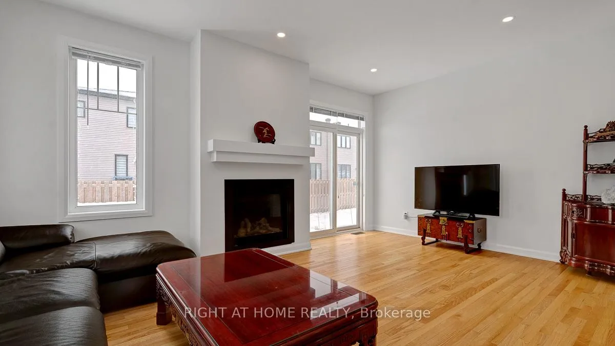 Photo 5 of 22 Dalkey Way, Ottawa, Barrhaven - Half Moon Bay — HOMEH