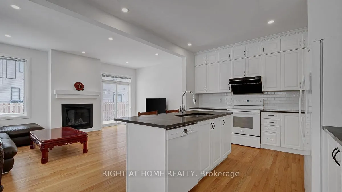 Photo 11 of 22 Dalkey Way, Ottawa, Barrhaven - Half Moon Bay — HOMEH