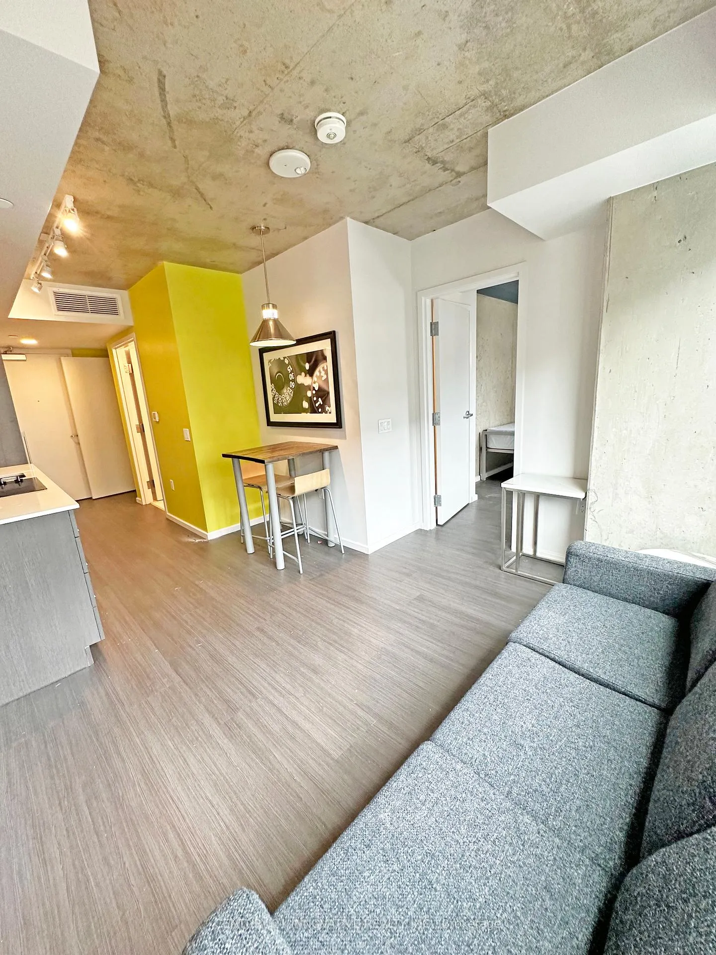 Front of Unit 1517, 105 Champagne Avenue S