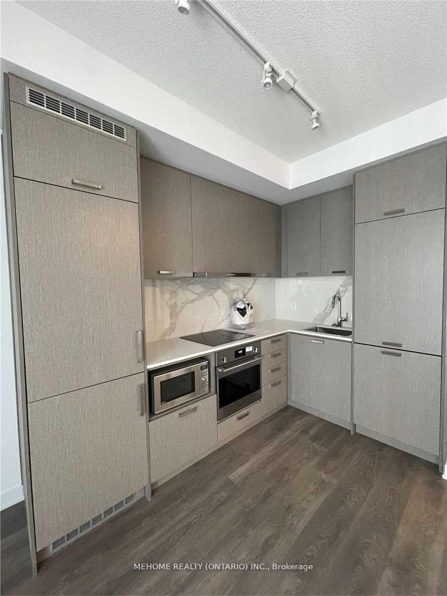 Photo 4 of Unit 803, 10 Honeycrisp Crescent, Vaughan, Vaughan Corporate Centre — HOMEH