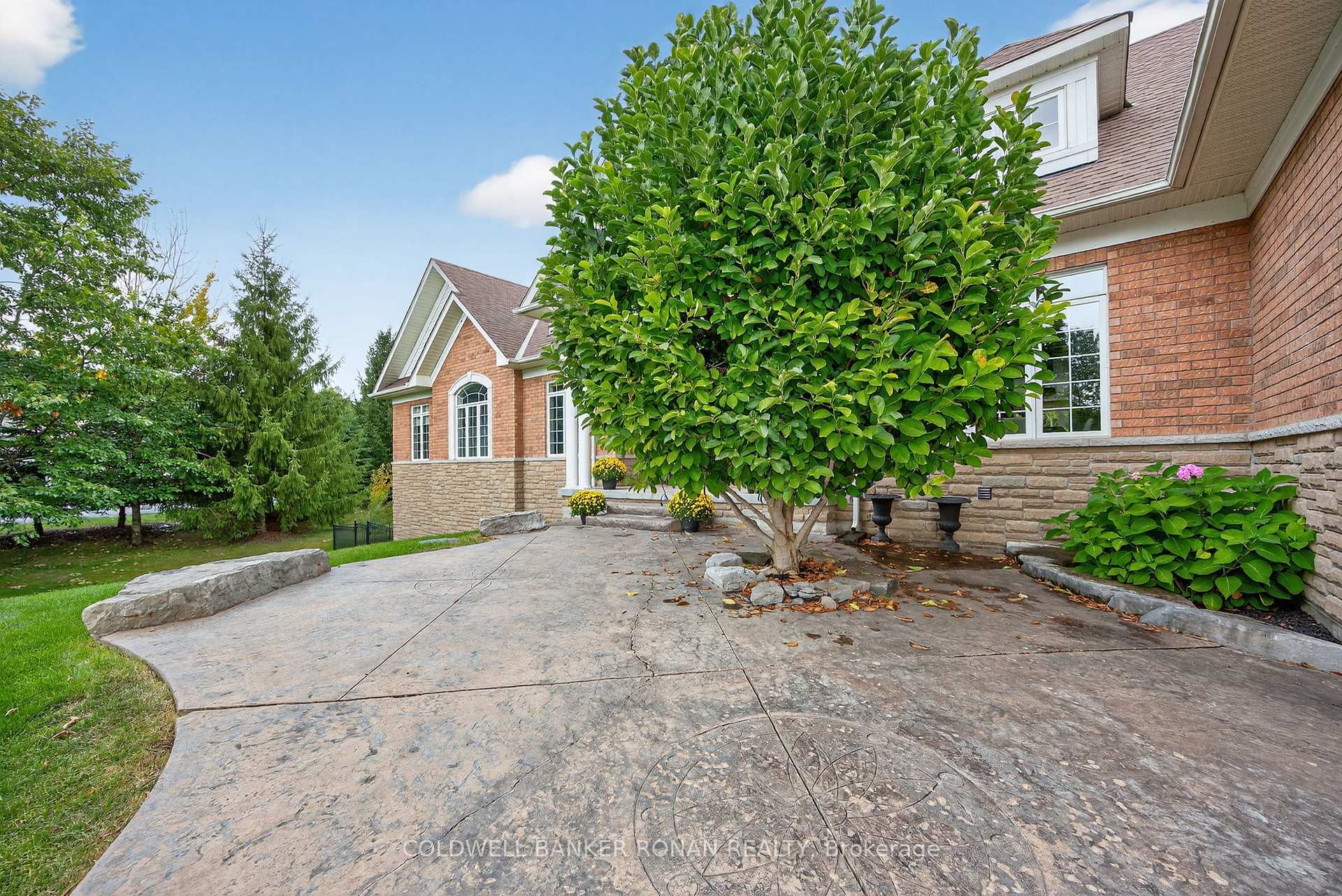 Photo 2 of 60 Underhill Court, Essa, Rural Essa — HOMEH