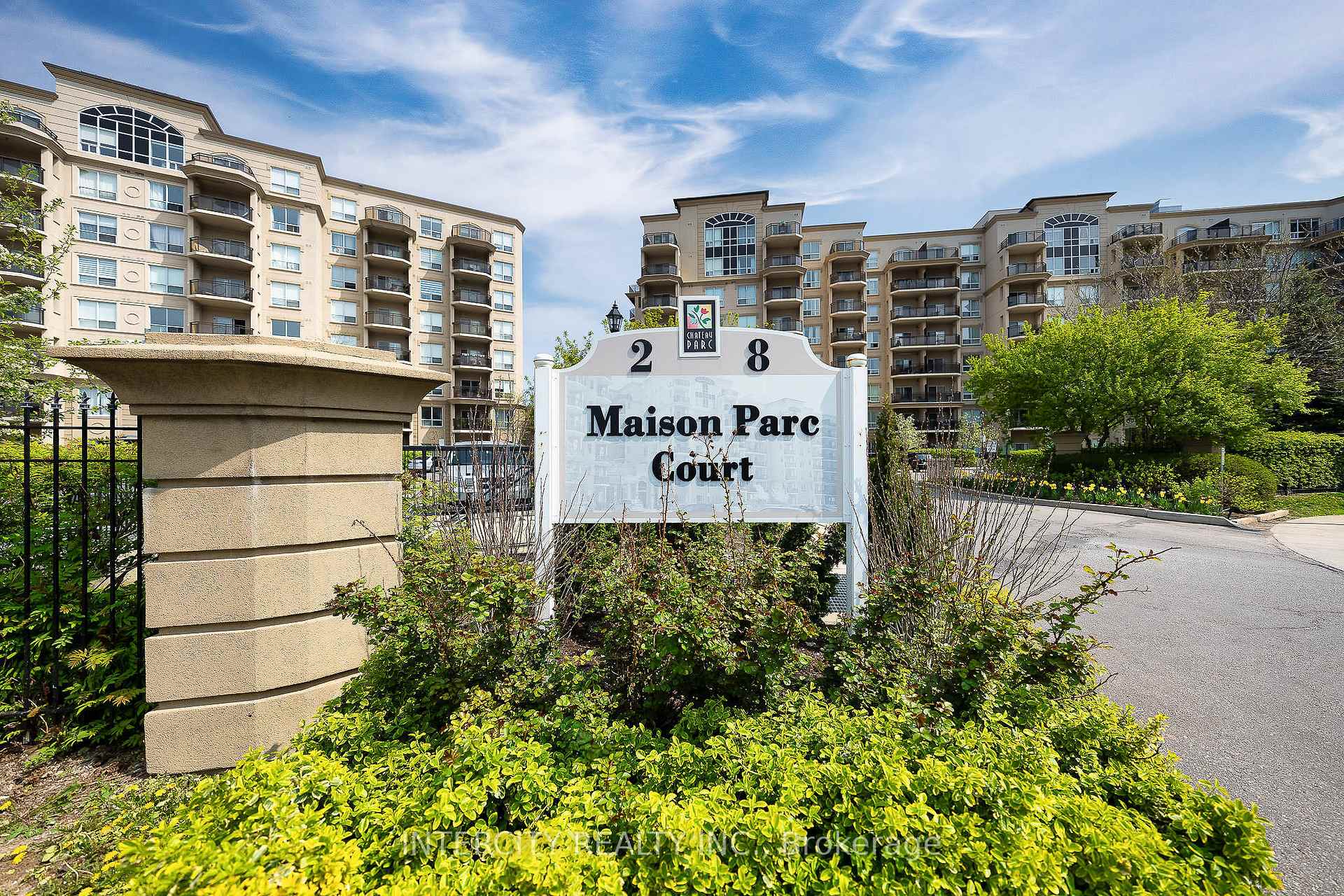 Front of Unit 520, 8 Maison Parc Court