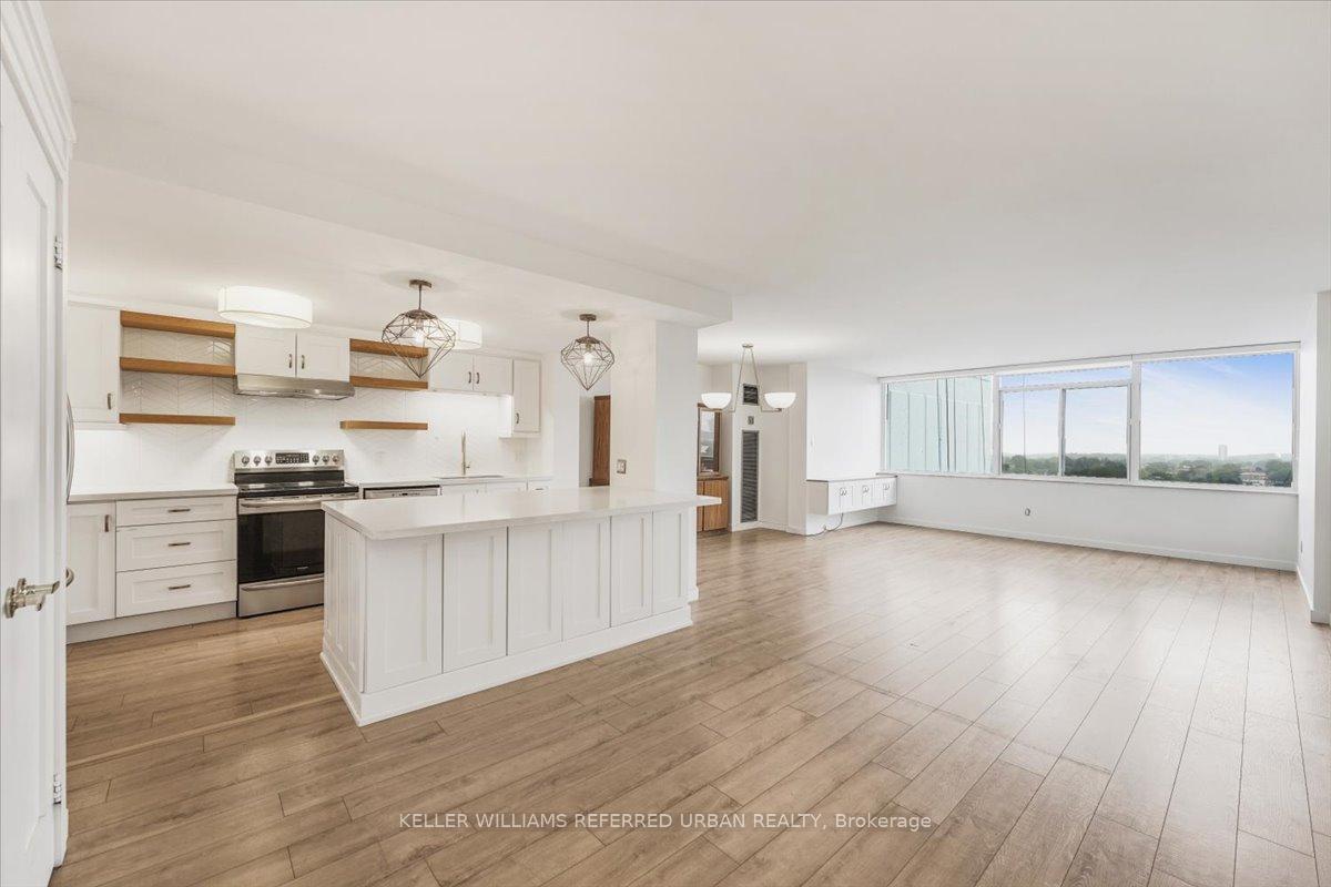 Photo 2 of Unit 1401, 3000 Bathurst Street, Toronto, Englemount-Lawrence — HOMEH