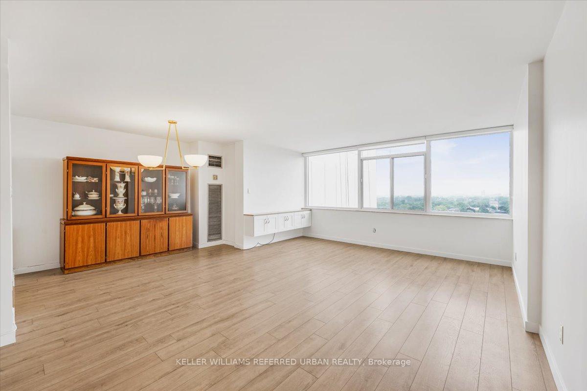 Photo 12 of Unit 1401, 3000 Bathurst Street, Toronto, Englemount-Lawrence — HOMEH