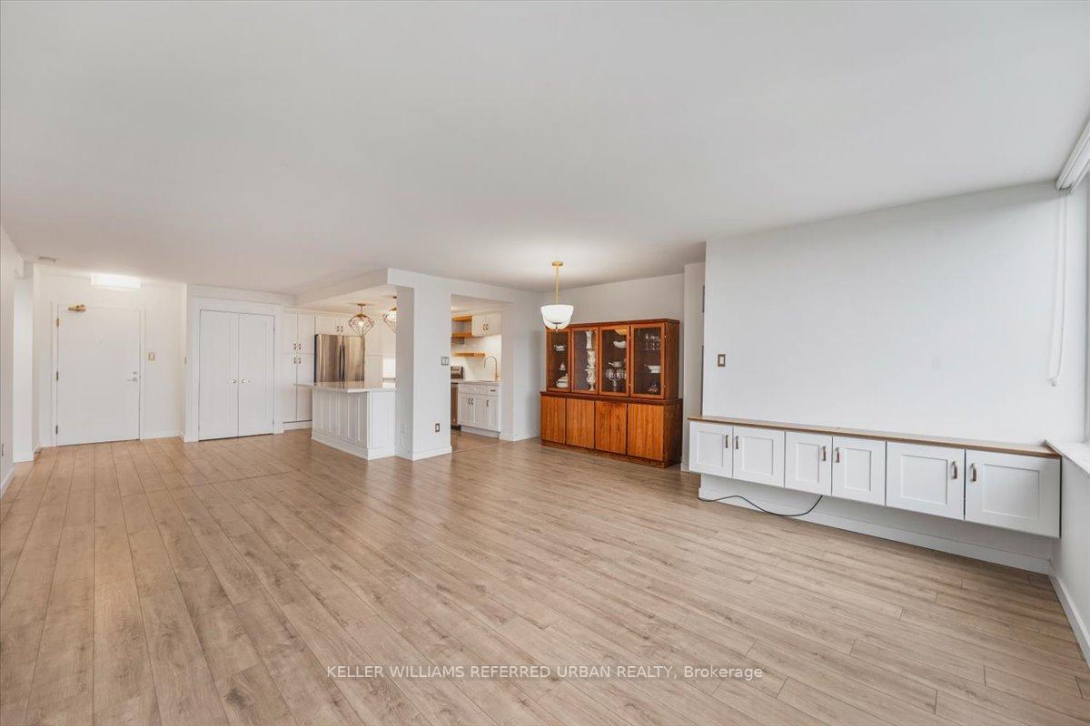 Photo 4 of Unit 1401, 3000 Bathurst Street, Toronto, Englemount-Lawrence — HOMEH