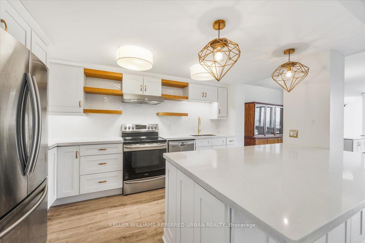 Photo 5 of Unit 1401, 3000 Bathurst Street, Toronto, Englemount-Lawrence — HOMEH
