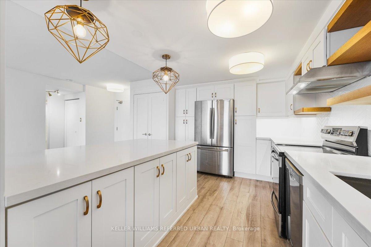 Photo 9 of Unit 1401, 3000 Bathurst Street, Toronto, Englemount-Lawrence — HOMEH