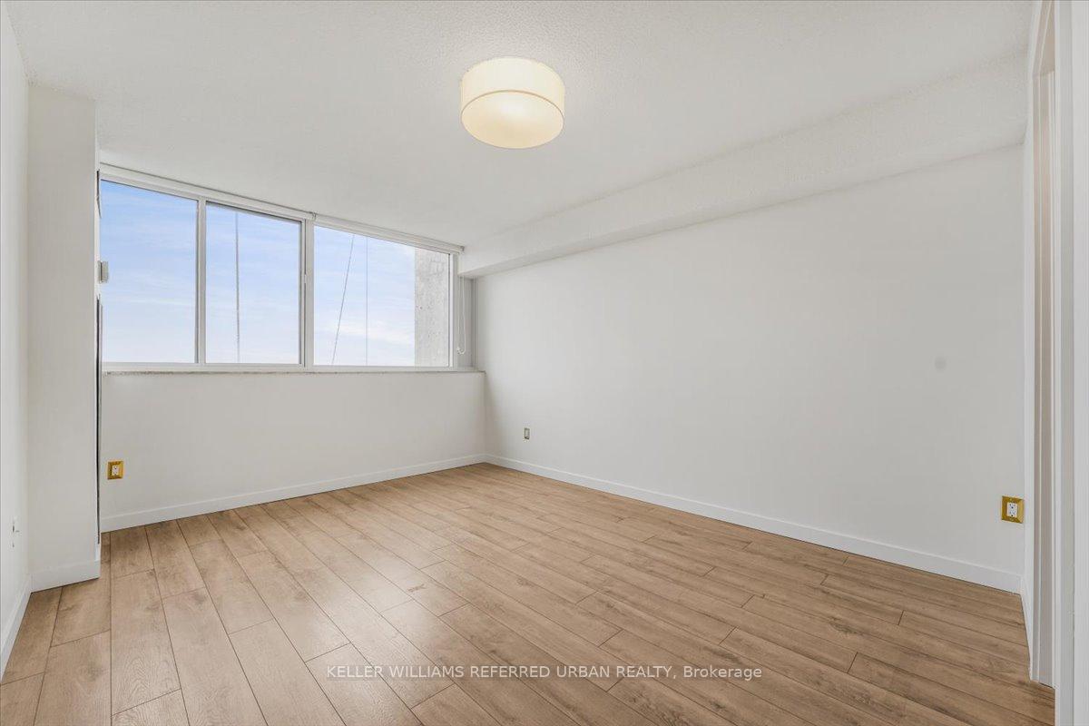 Photo 8 of Unit 1401, 3000 Bathurst Street, Toronto, Englemount-Lawrence — HOMEH
