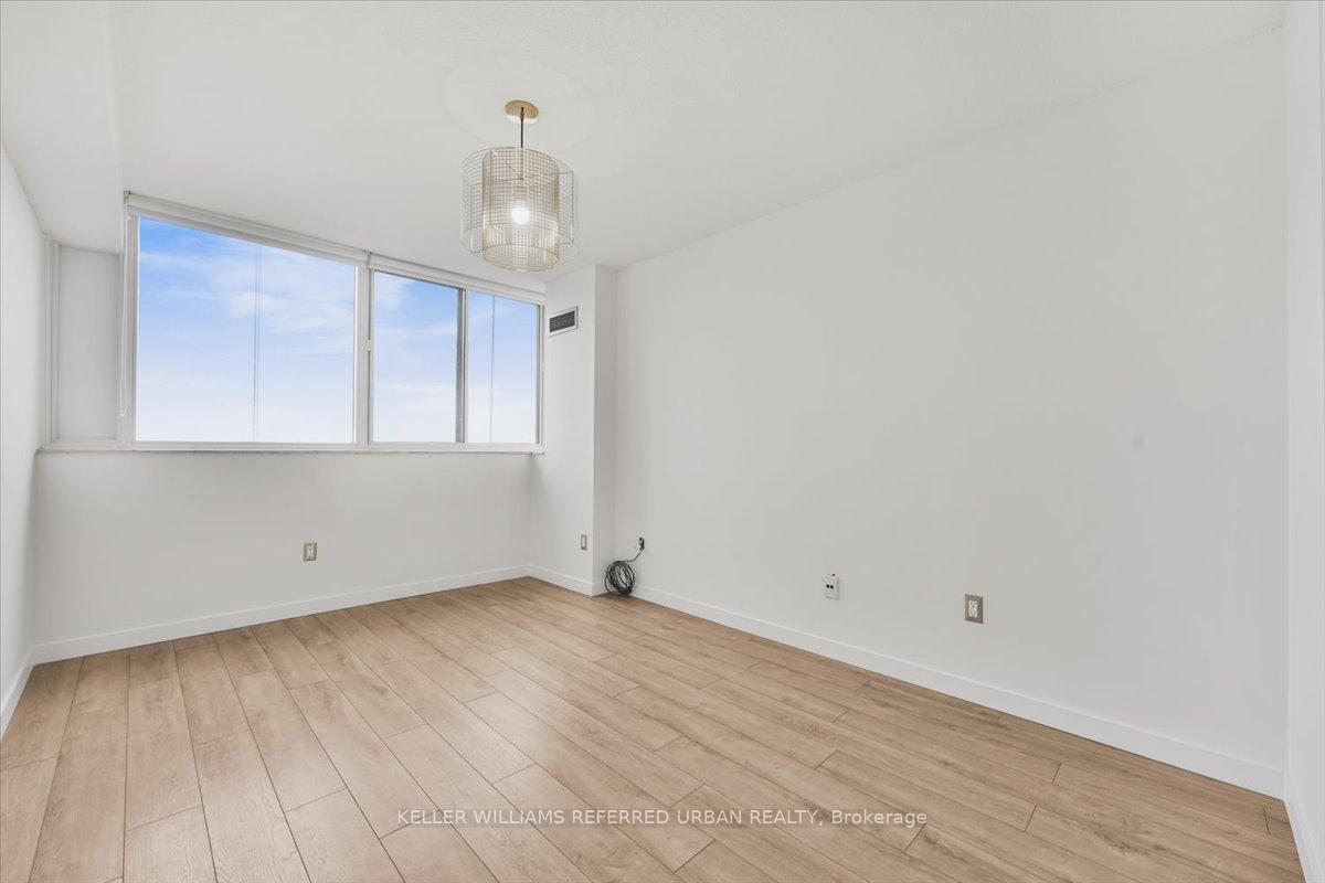 Photo 20 of Unit 1401, 3000 Bathurst Street, Toronto, Englemount-Lawrence — HOMEH