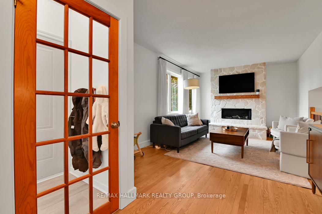 Photo 4 of 2292 Urbandale Drive, Ottawa, Elmvale Acres/Urbandale — HOMEH