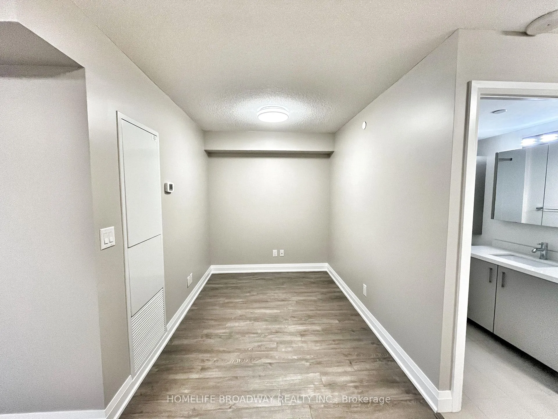 Photo 5 of Unit 707, 18 Uptown Drive, Markham, Unionville — HOMEH