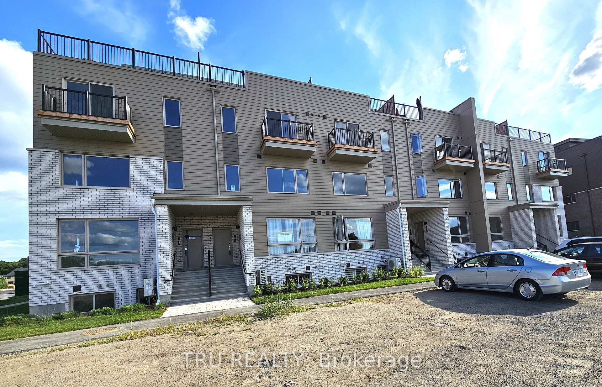 Photo 1 of 206 Mishi Private, Ottawa, CFB Rockcliffe and Area — HOMEH