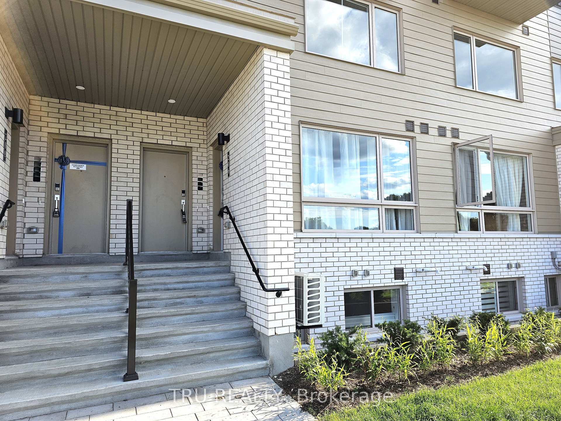 Photo 2 of 206 Mishi Private, Ottawa, CFB Rockcliffe and Area — HOMEH