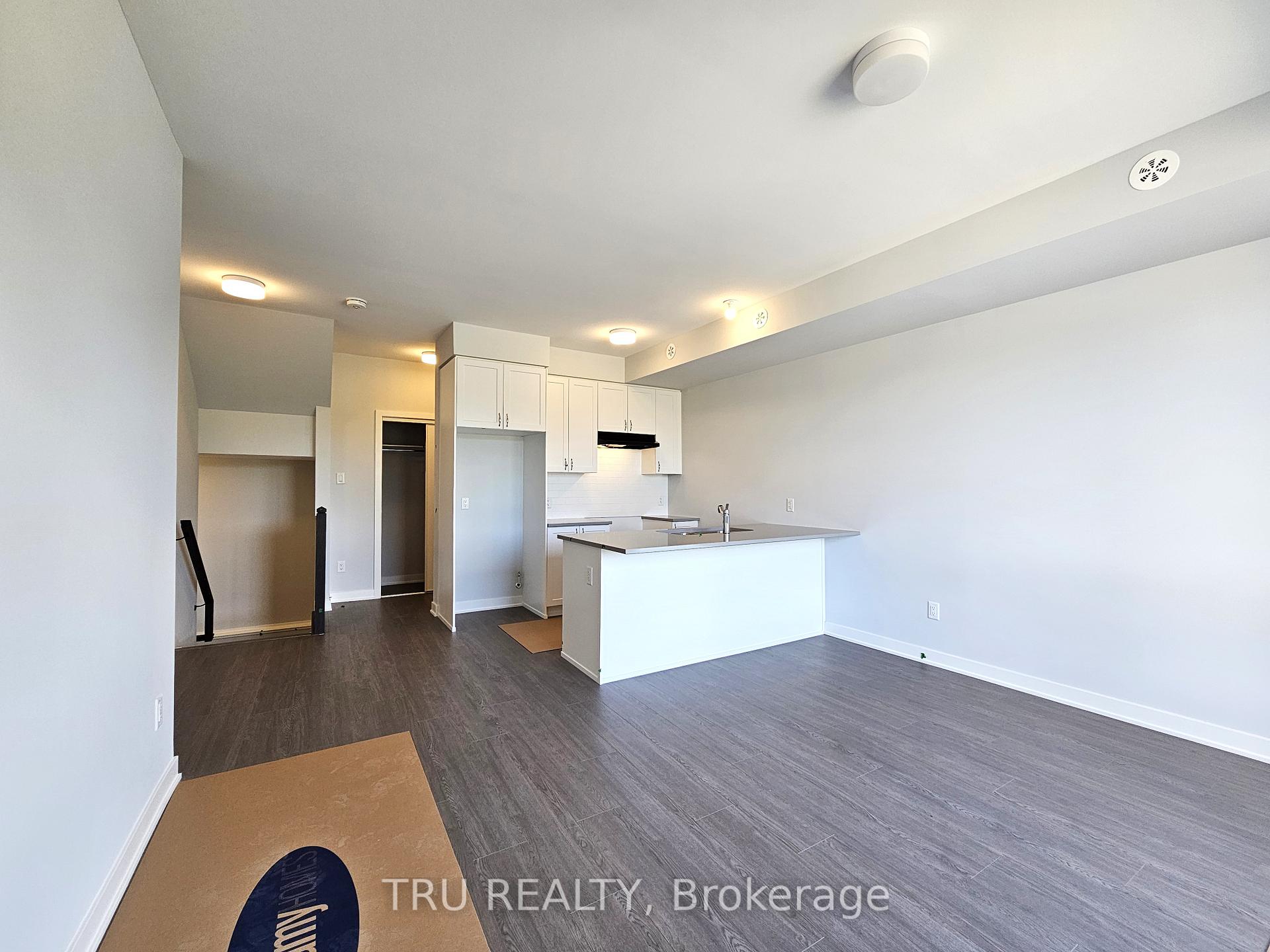 Photo 3 of 206 Mishi Private, Ottawa, CFB Rockcliffe and Area — HOMEH