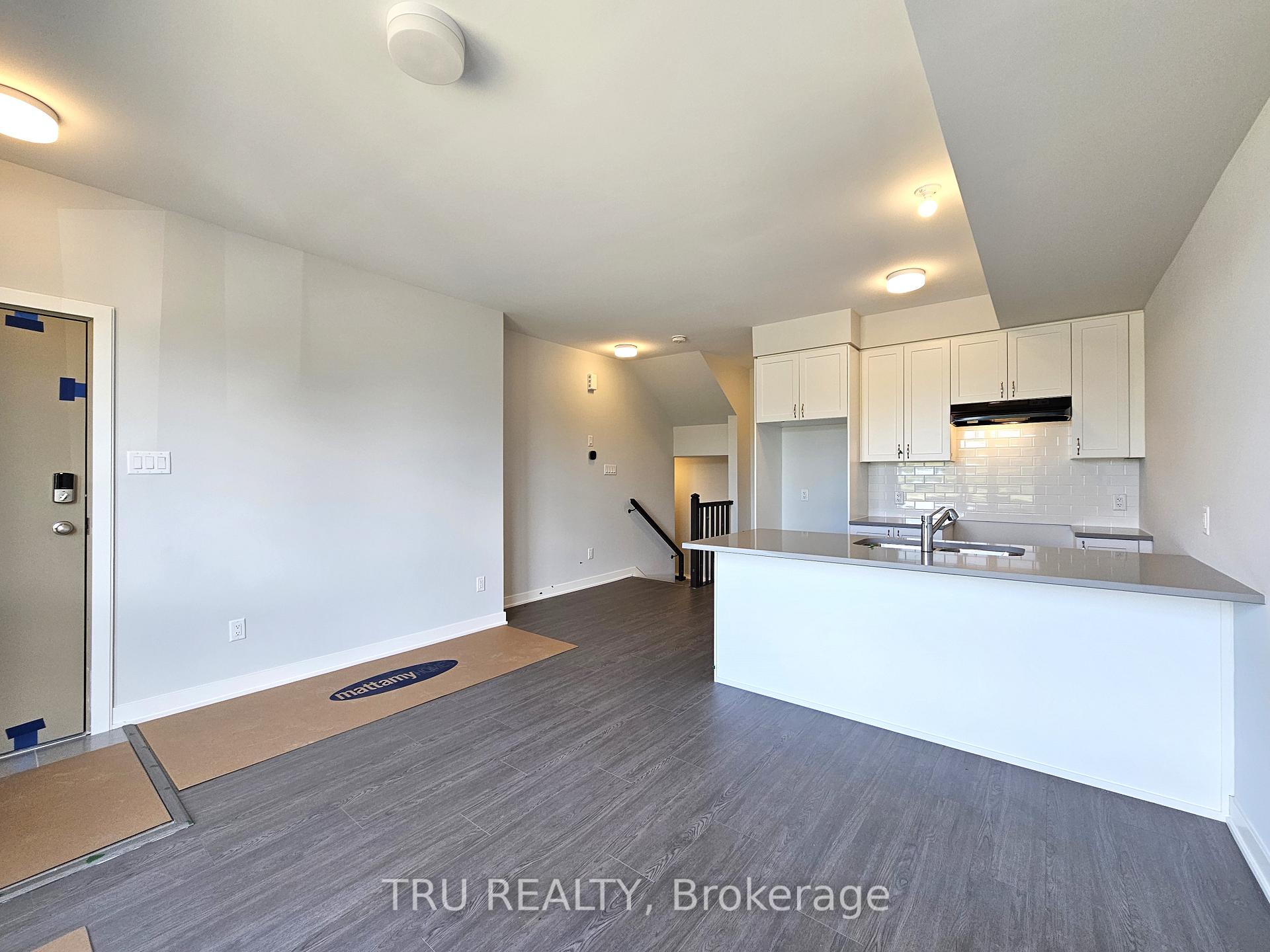 Photo 5 of 206 Mishi Private, Ottawa, CFB Rockcliffe and Area — HOMEH