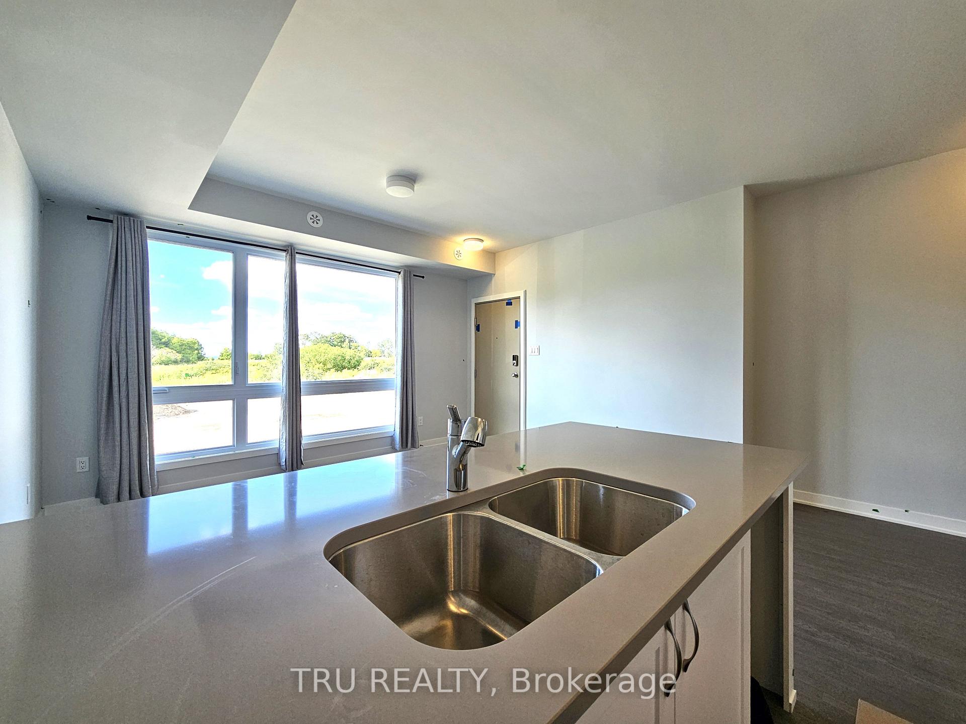 Photo 8 of 206 Mishi Private, Ottawa, CFB Rockcliffe and Area — HOMEH