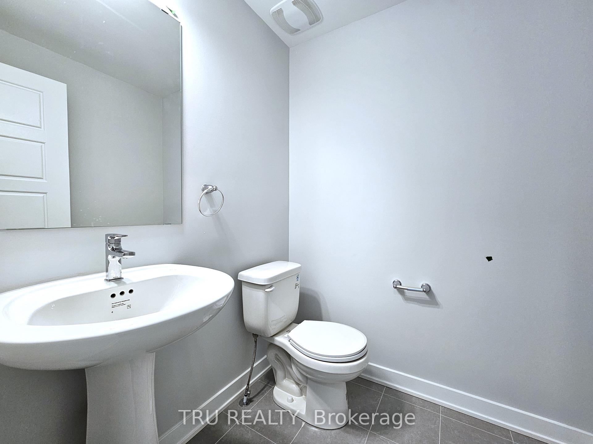 Photo 9 of 206 Mishi Private, Ottawa, CFB Rockcliffe and Area — HOMEH