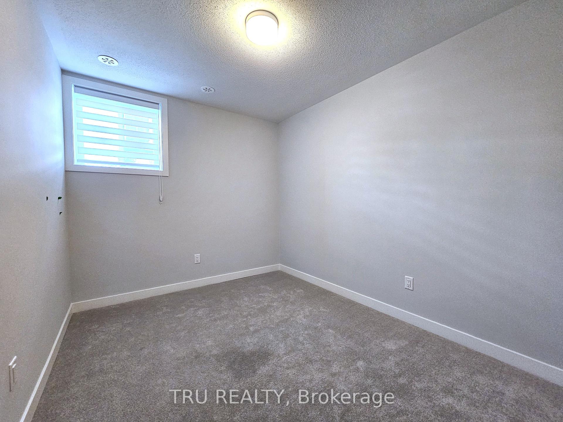Photo 10 of 206 Mishi Private, Ottawa, CFB Rockcliffe and Area — HOMEH
