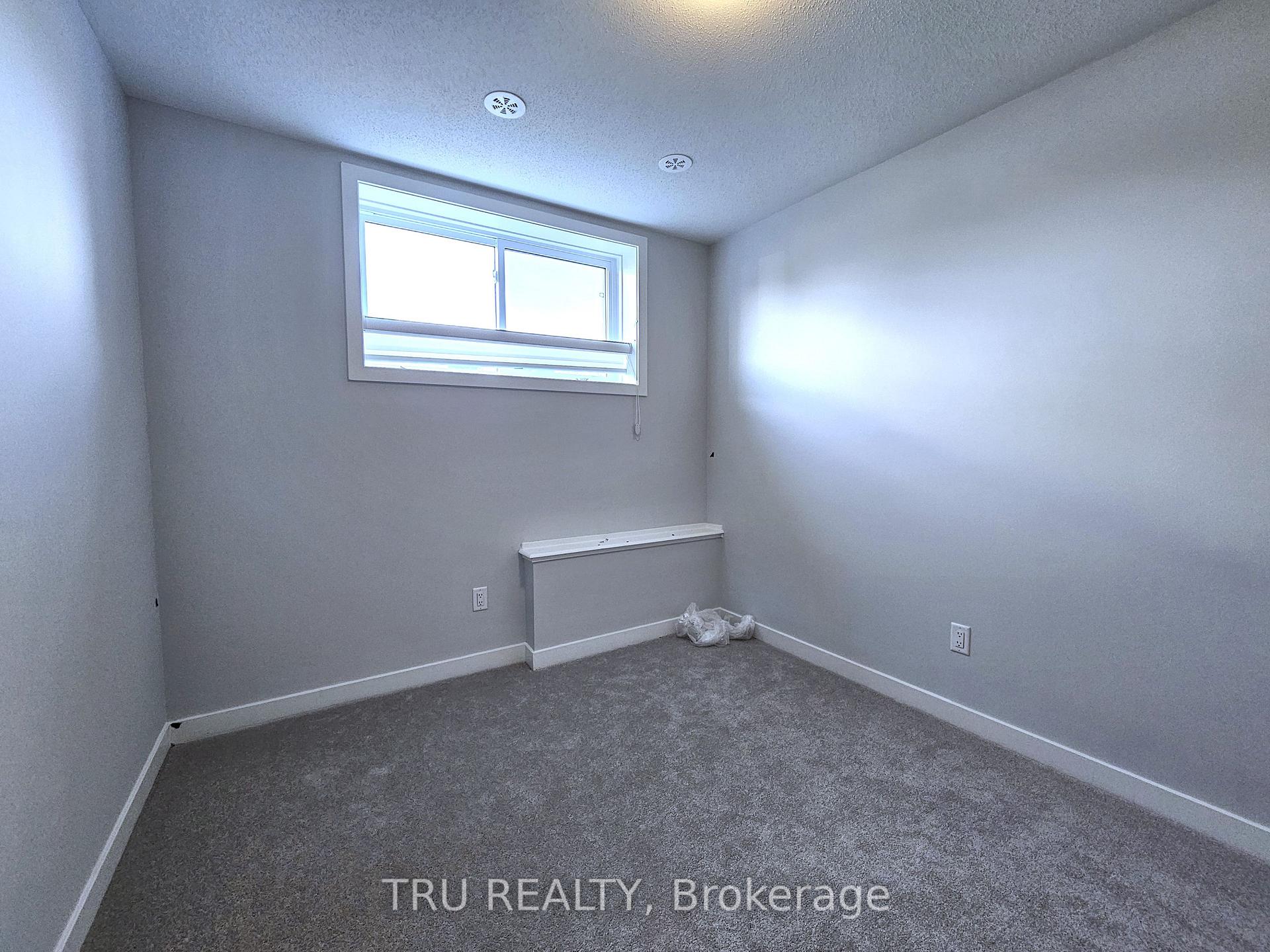 Photo 14 of 206 Mishi Private, Ottawa, CFB Rockcliffe and Area — HOMEH