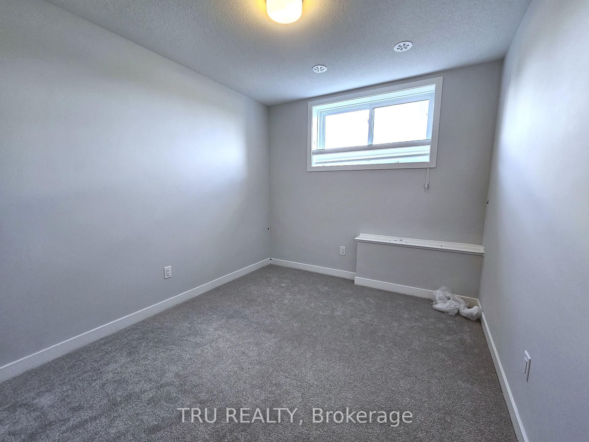 Photo 16 of 206 Mishi Private, Ottawa, CFB Rockcliffe and Area — HOMEH