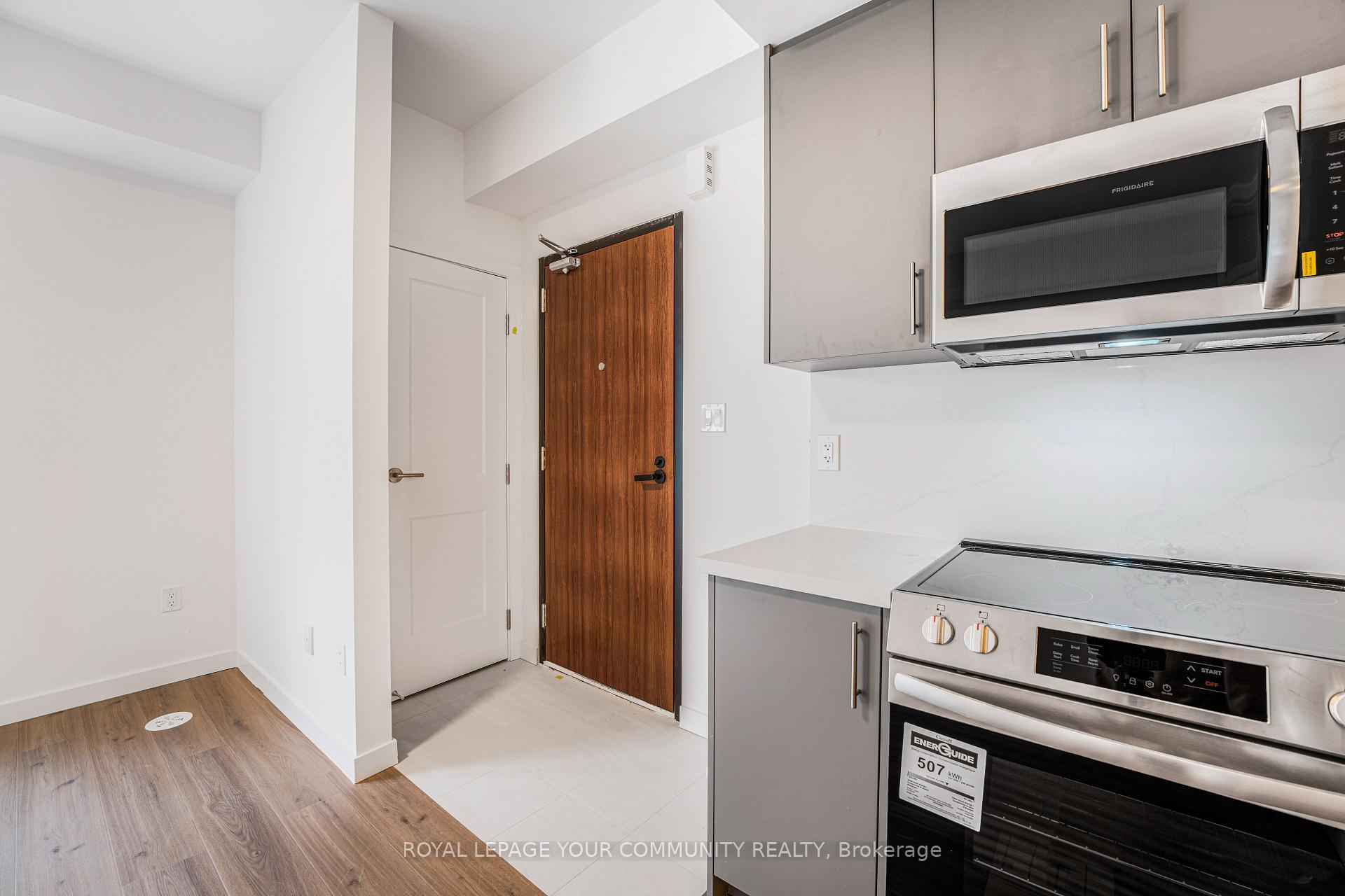 Photo 4 of Unit 21, 117 Marydale Avenue, Markham, Middlefield — HOMEH