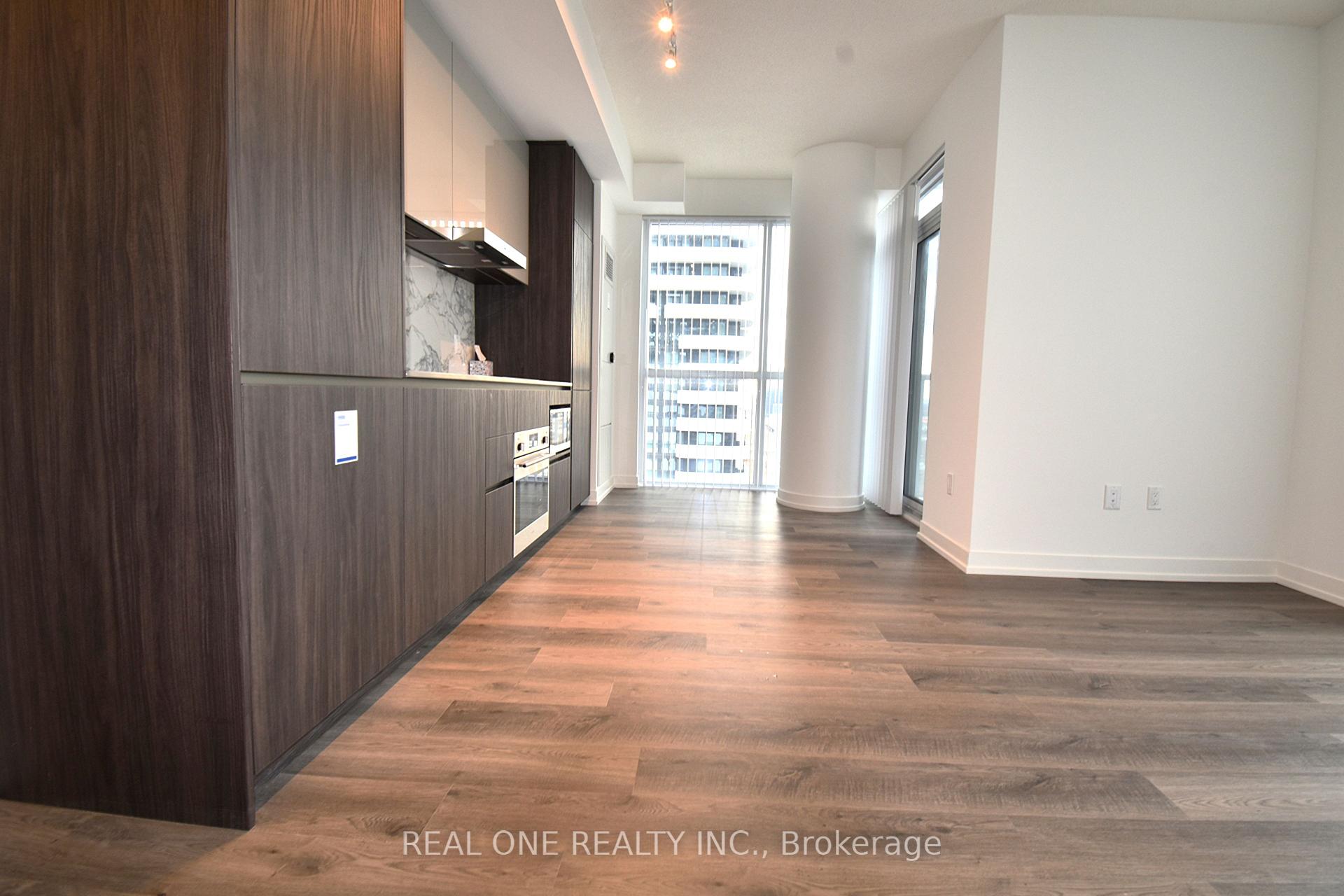 Photo 4 of Unit 1202, 8 Interchange Way, Vaughan, Vaughan Corporate Centre — HOMEH