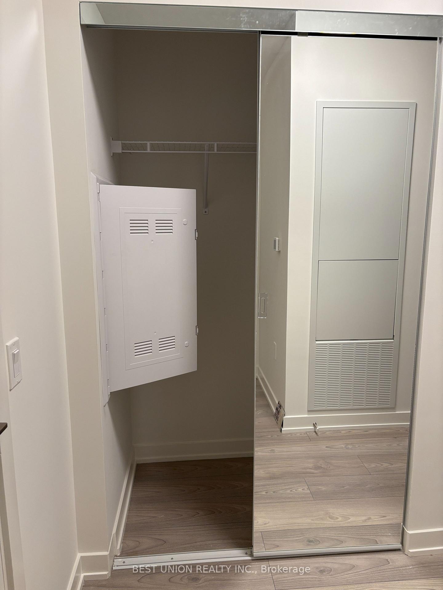 Photo 3 of Unit 1410, 120 Broadway Avenue, Toronto, Mount Pleasant West — HOMEH
