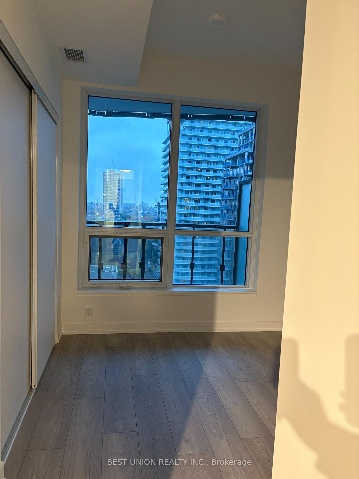 Photo 5 of Unit 1410, 120 Broadway Avenue, Toronto, Mount Pleasant West — HOMEH