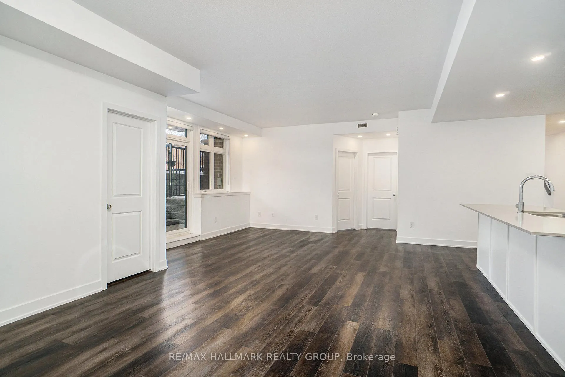 Photo 5 of Unit F, 380 Rolling Meadows Crescent, Ottawa, Mer Bleue/Bradley Estates/Anderson Park — HOMEH