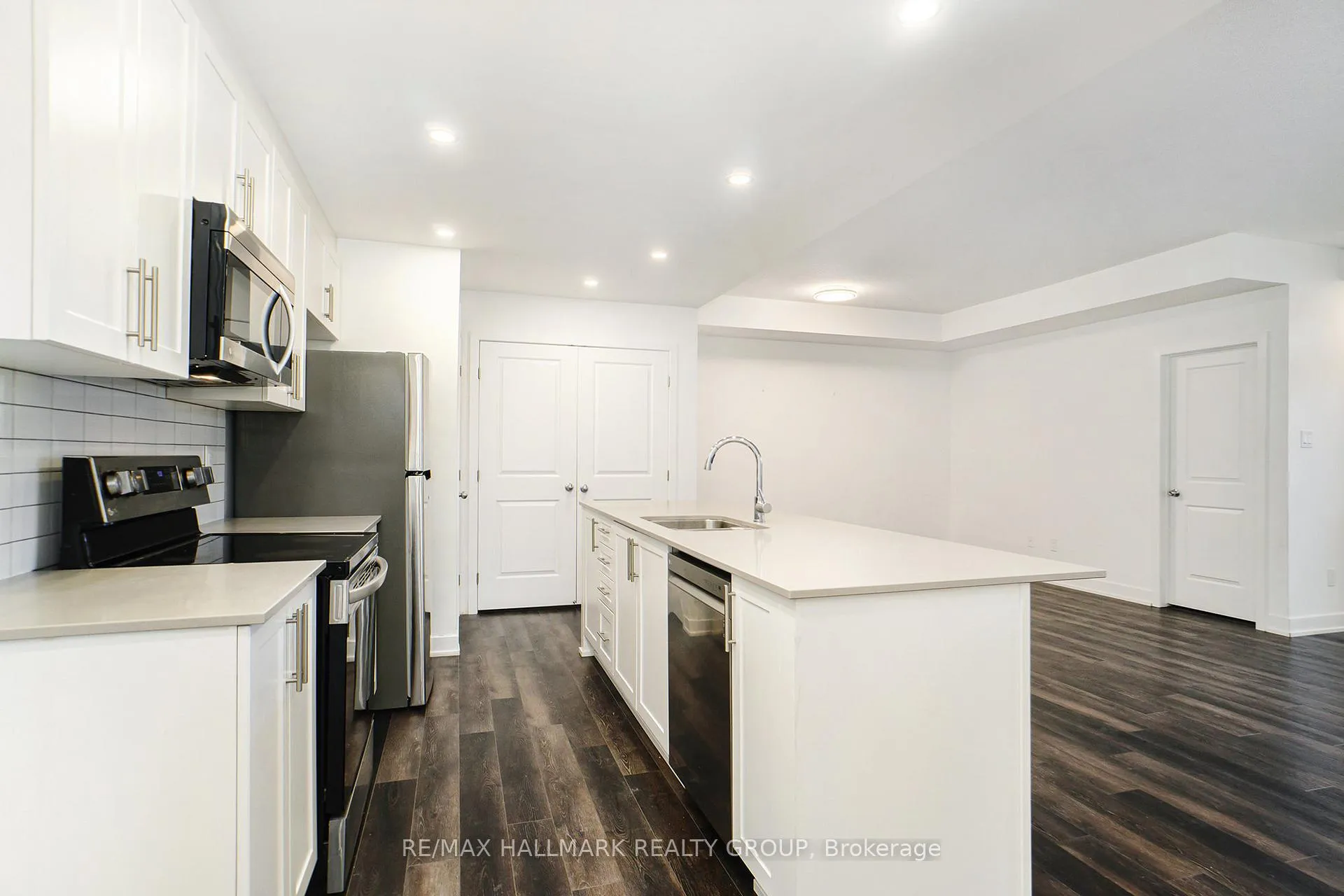 Photo 6 of Unit F, 380 Rolling Meadows Crescent, Ottawa, Mer Bleue/Bradley Estates/Anderson Park — HOMEH