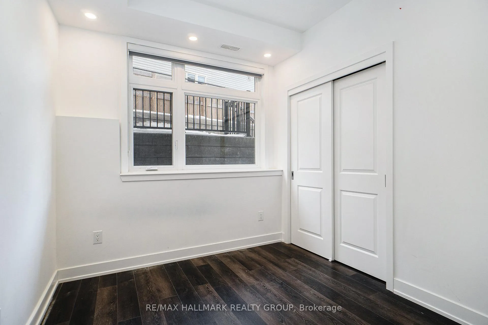 Photo 10 of Unit F, 380 Rolling Meadows Crescent, Ottawa, Mer Bleue/Bradley Estates/Anderson Park — HOMEH