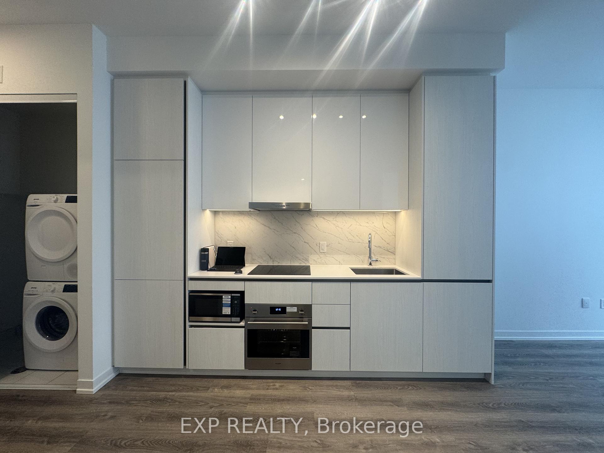 Photo 3 of Unit 3611, 8 Interchange Way, Vaughan, Vaughan Corporate Centre — HOMEH