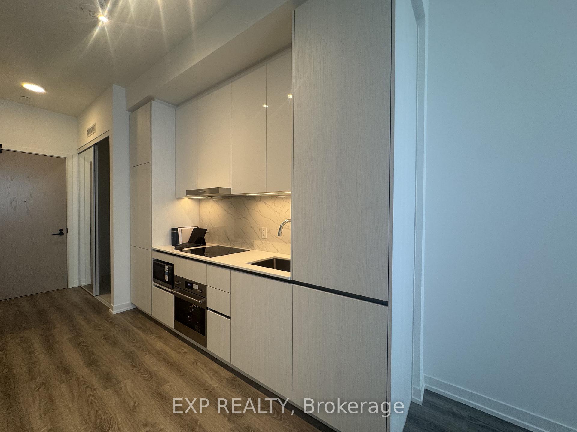 Photo 5 of Unit 3611, 8 Interchange Way, Vaughan, Vaughan Corporate Centre — HOMEH