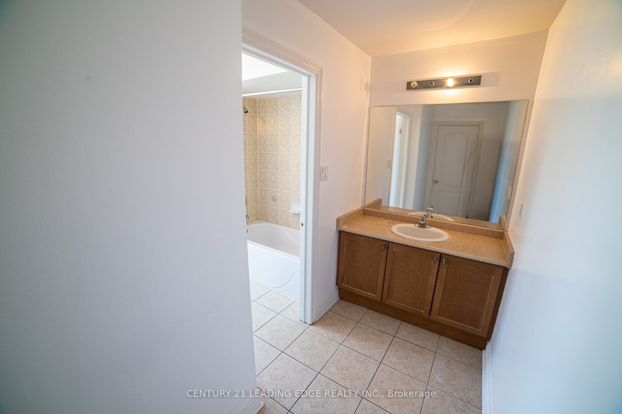 Photo 27 of 67 Sir Sanford Fleming Way, Vaughan, Patterson — HOMEH