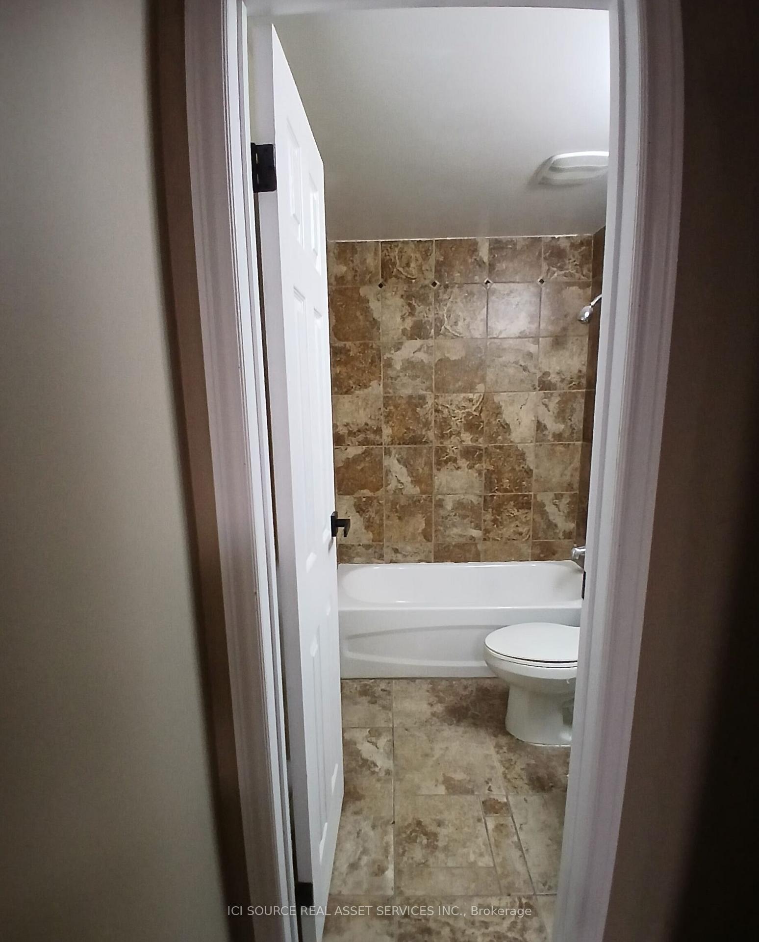 Photo 5 of 6260 Thornberry Crescent, Windsor — HOMEH