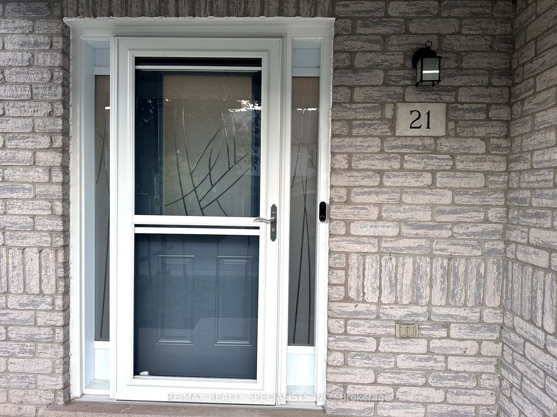 Photo 2 of Unit 21, 76 Frances Avenue, Hamilton, Lakeshore — HOMEH