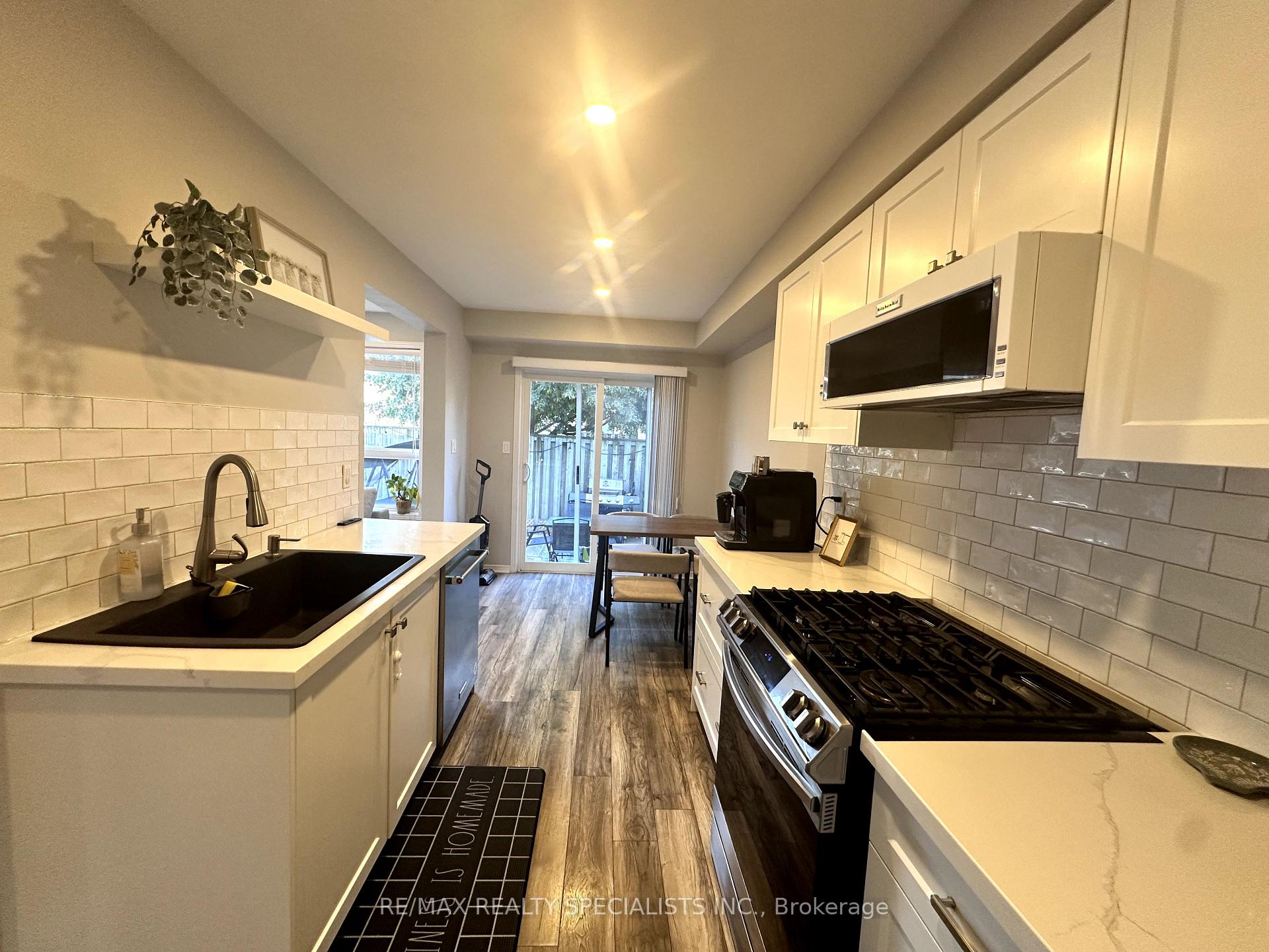 Photo 4 of Unit 21, 76 Frances Avenue, Hamilton, Lakeshore — HOMEH