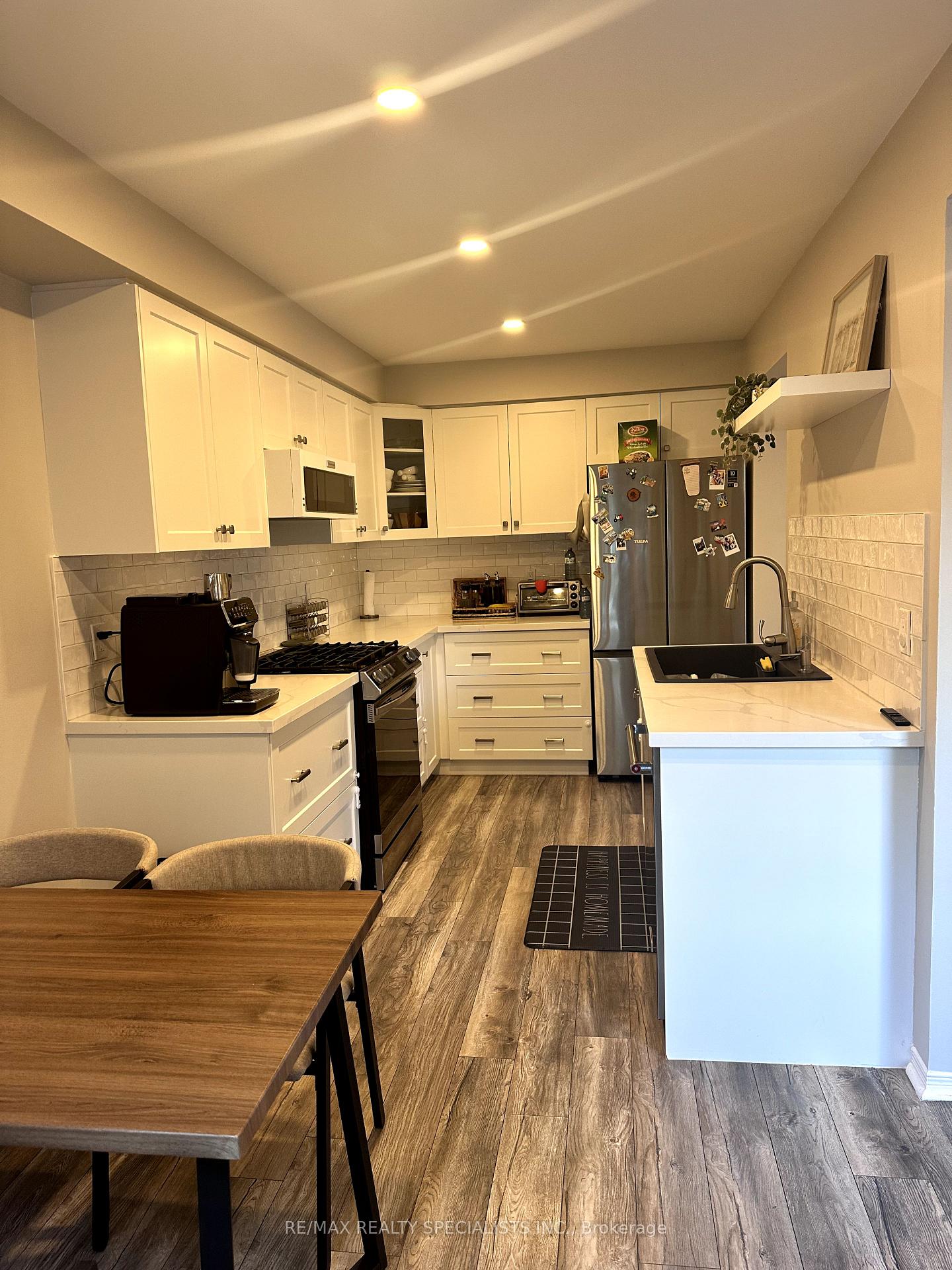Photo 5 of Unit 21, 76 Frances Avenue, Hamilton, Lakeshore — HOMEH