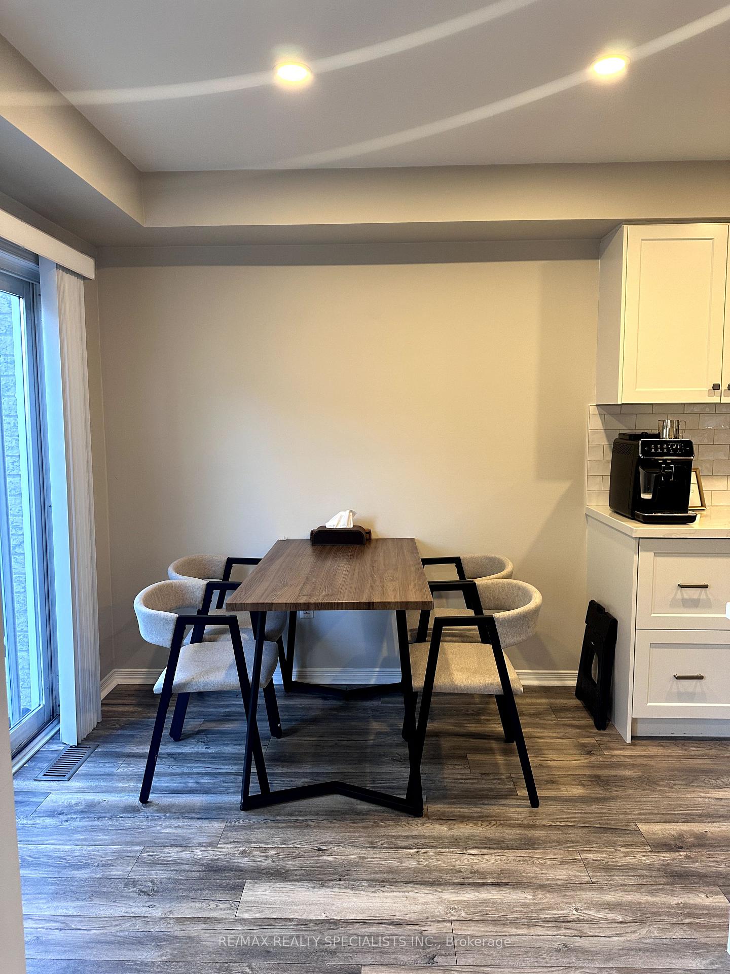 Photo 7 of Unit 21, 76 Frances Avenue, Hamilton, Lakeshore — HOMEH
