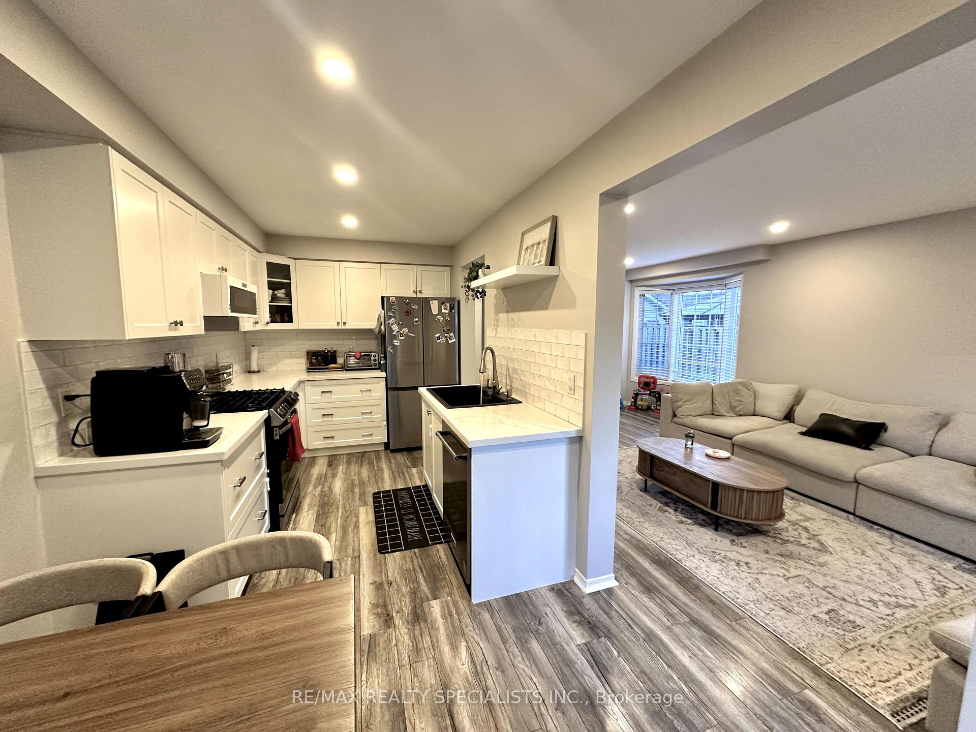 Photo 8 of Unit 21, 76 Frances Avenue, Hamilton, Lakeshore — HOMEH