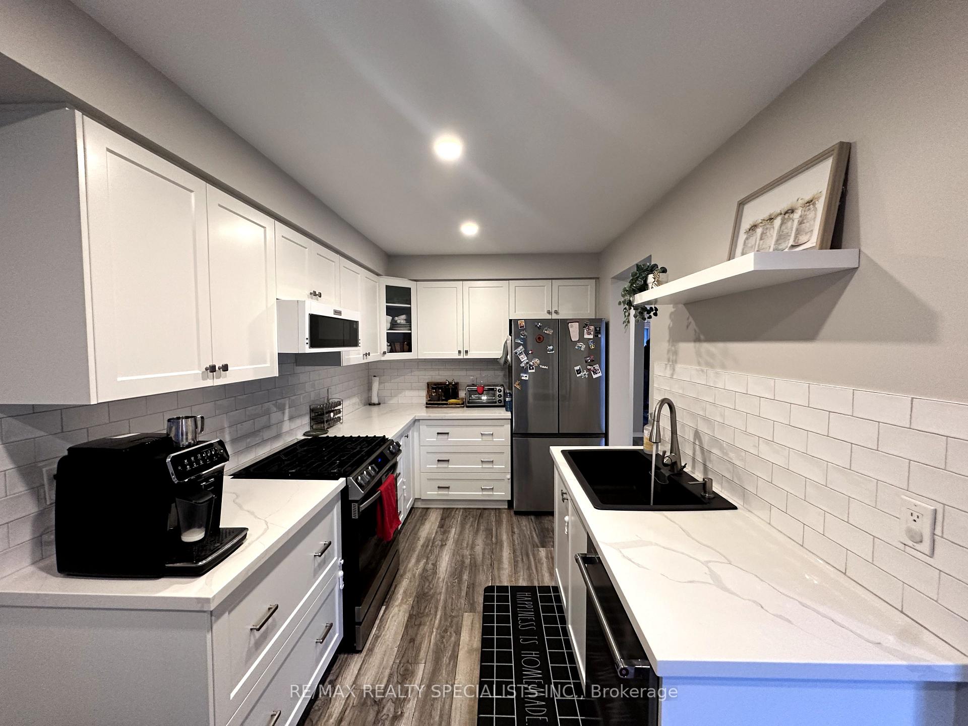 Photo 11 of Unit 21, 76 Frances Avenue, Hamilton, Lakeshore — HOMEH