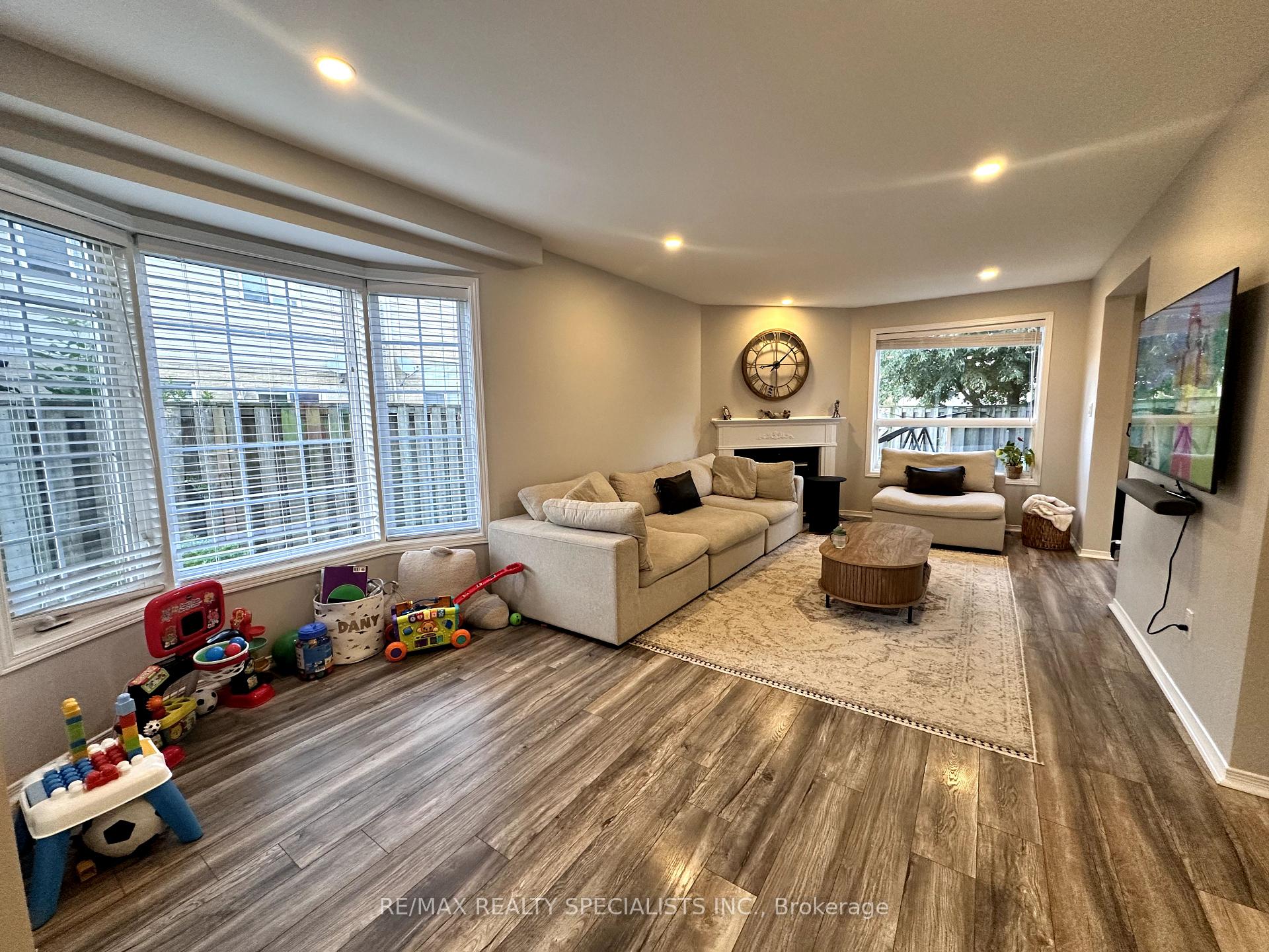 Photo 13 of Unit 21, 76 Frances Avenue, Hamilton, Lakeshore — HOMEH