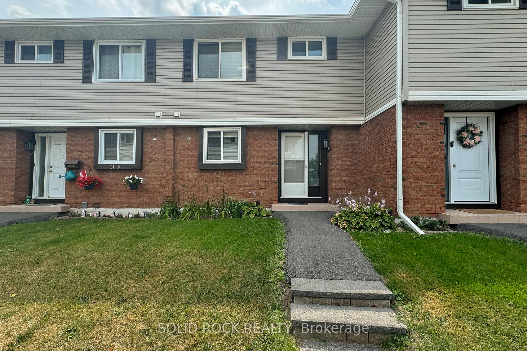 Photo 1 of Unit 22, 5 Hadley Circle, Ottawa, Bells Corners — HOMEH