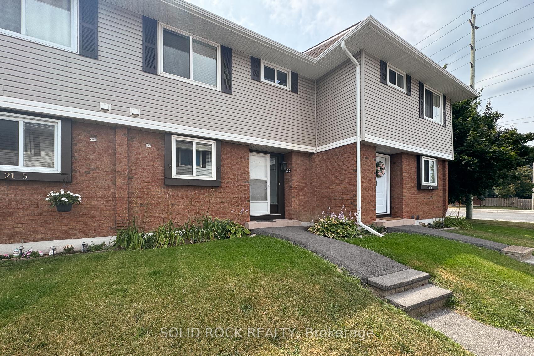 Photo 2 of Unit 22, 5 Hadley Circle, Ottawa, Bells Corners — HOMEH