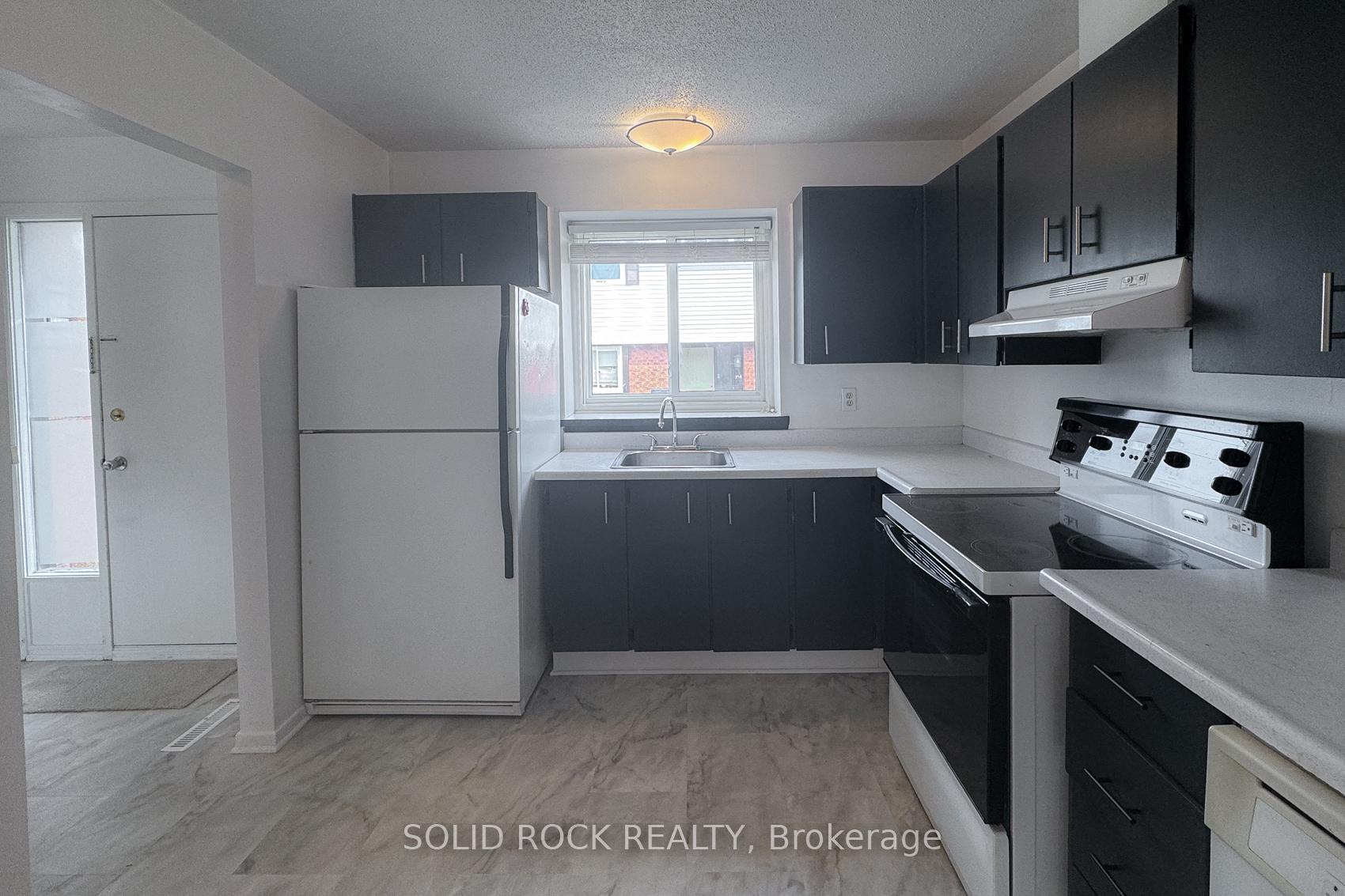 Photo 3 of Unit 22, 5 Hadley Circle, Ottawa, Bells Corners — HOMEH