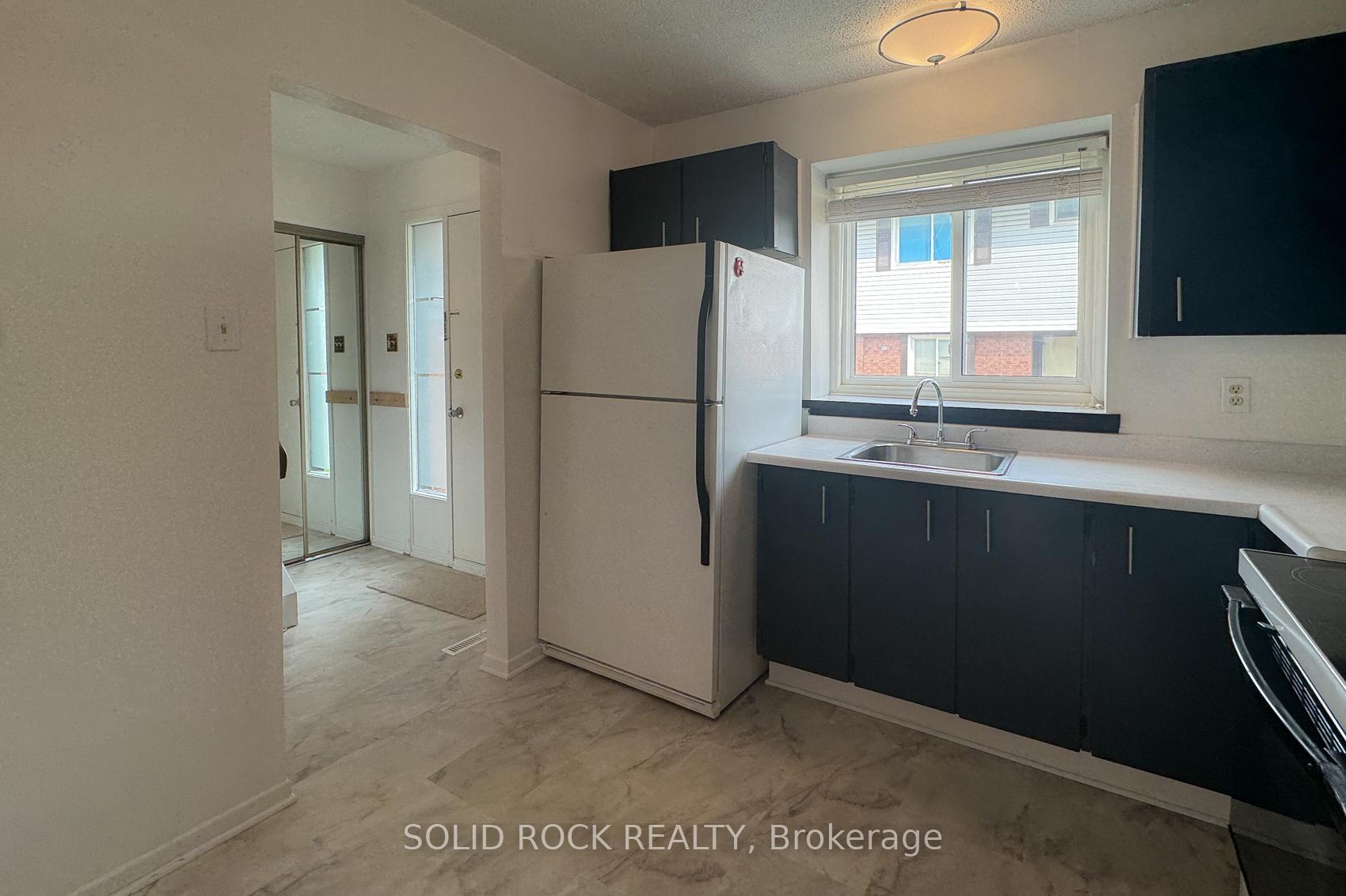 Photo 4 of Unit 22, 5 Hadley Circle, Ottawa, Bells Corners — HOMEH