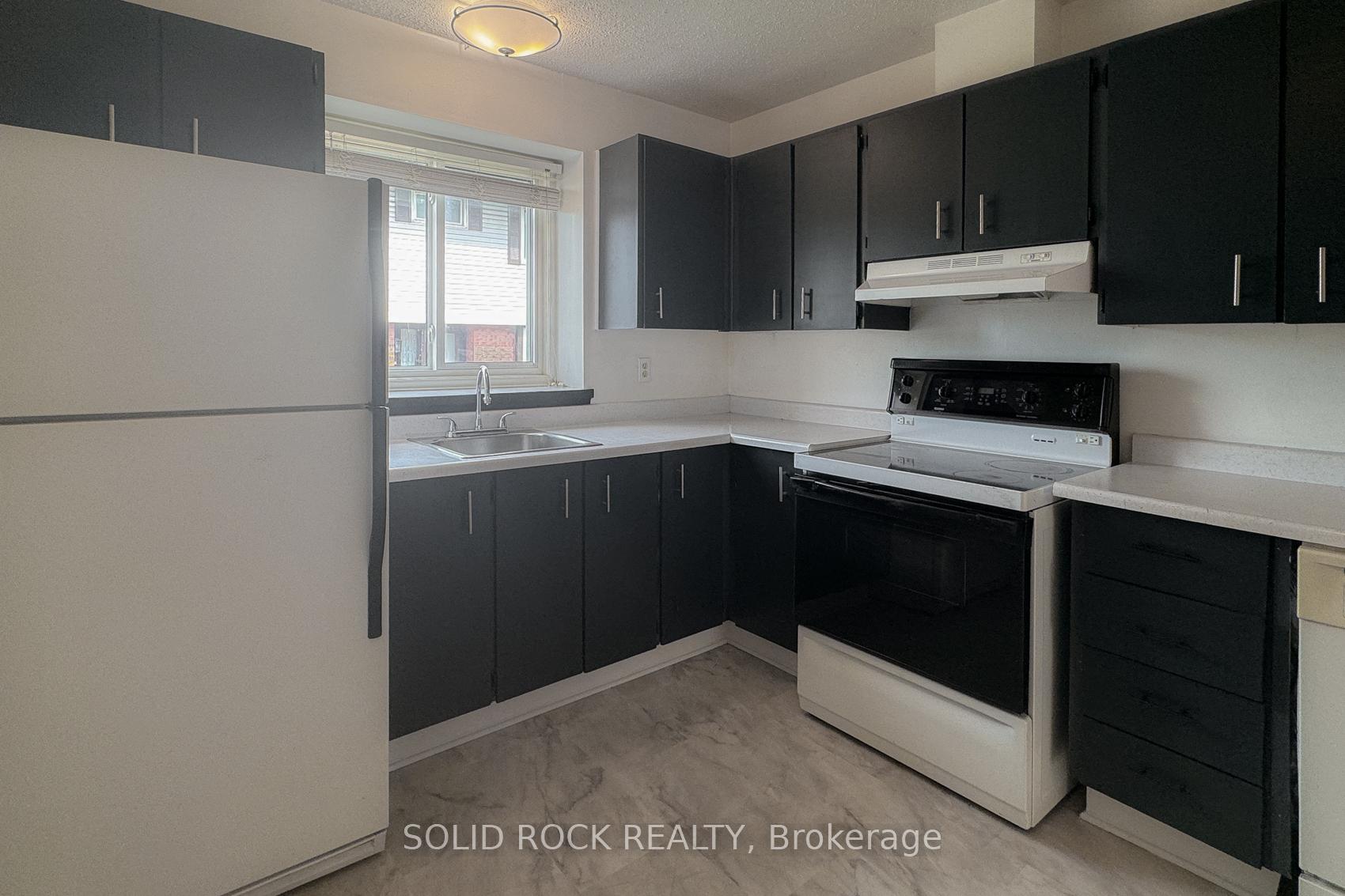 Photo 5 of Unit 22, 5 Hadley Circle, Ottawa, Bells Corners — HOMEH