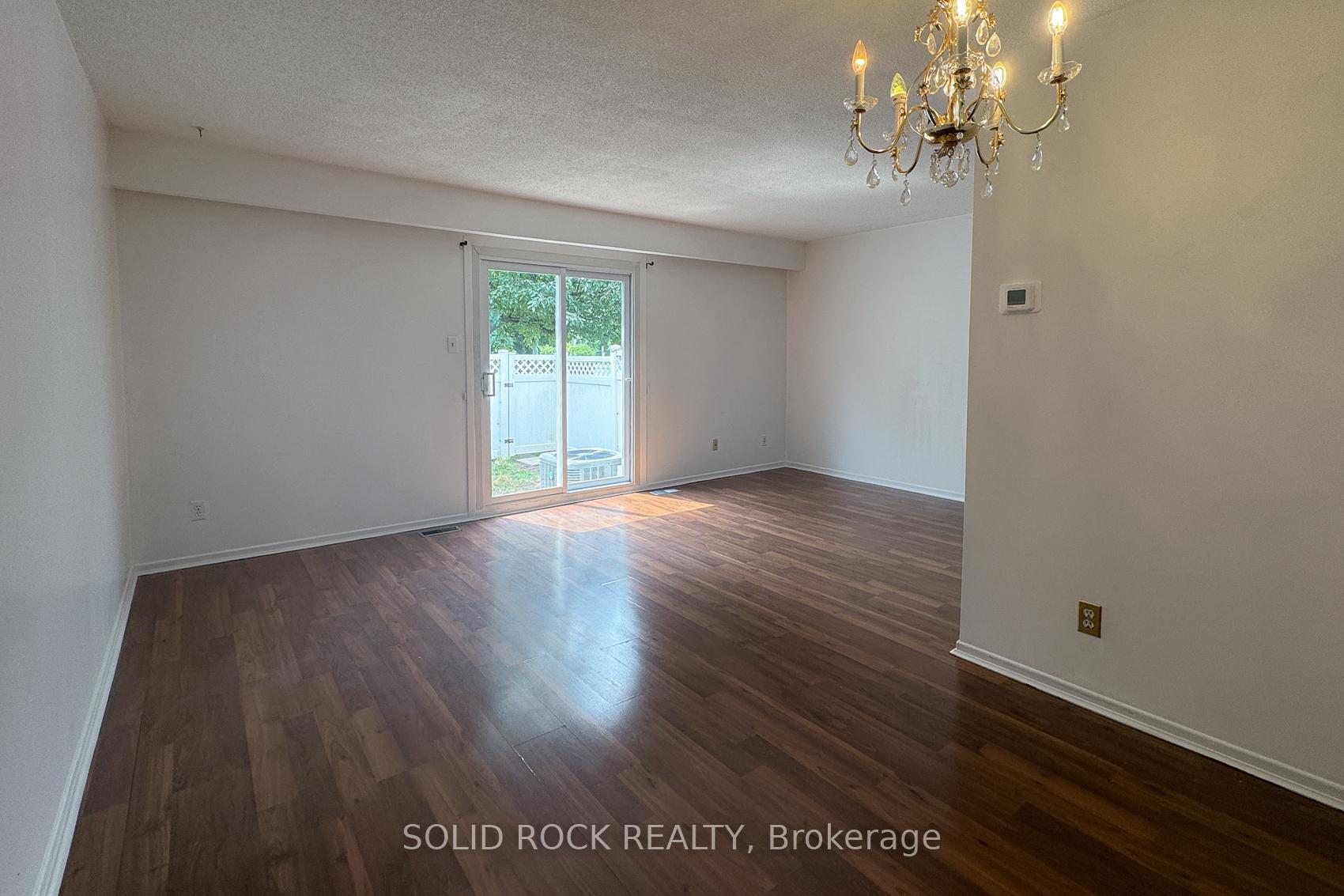 Photo 7 of Unit 22, 5 Hadley Circle, Ottawa, Bells Corners — HOMEH